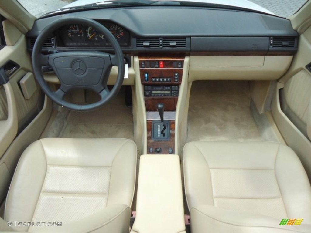 1994 Mercedes-Benz E 320 Convertible Parchment Dashboard Photo #69991909