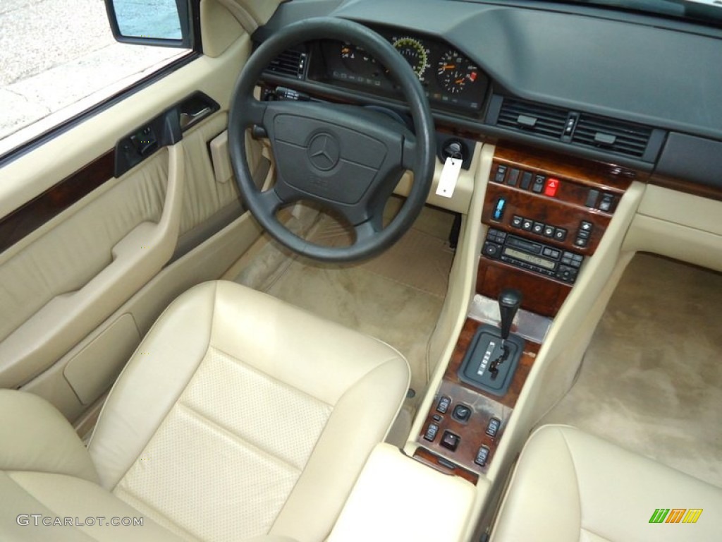 1994 Mercedes-Benz E 320 Convertible Parchment Dashboard Photo #69991927