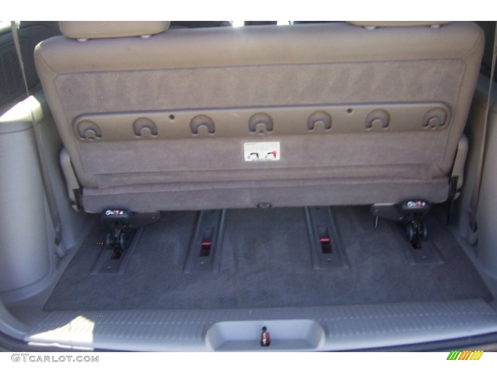 2002 Chrysler Voyager LX Trunk Photo #70004245