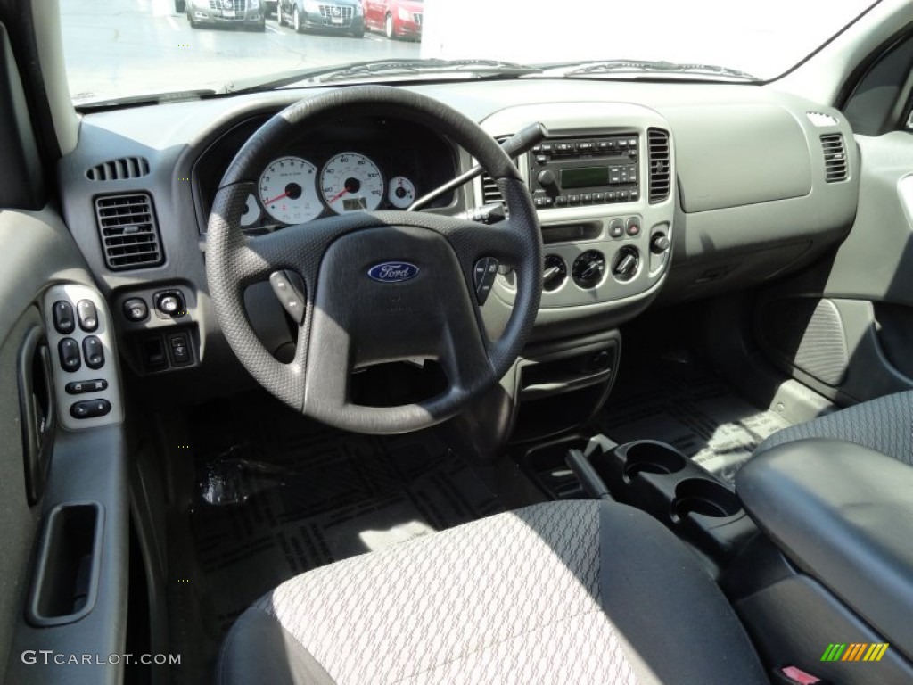 2003 Ford Escape XLT V6 4WD Medium Dark Flint Dashboard Photo #70006081
