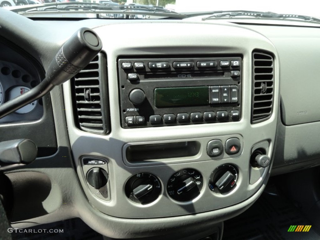 2003 Ford Escape XLT V6 4WD Controls Photo #70006169