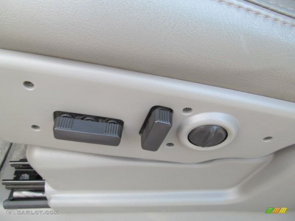 2006 Tahoe LT 4x4 - Summit White / Gray/Dark Charcoal photo #15