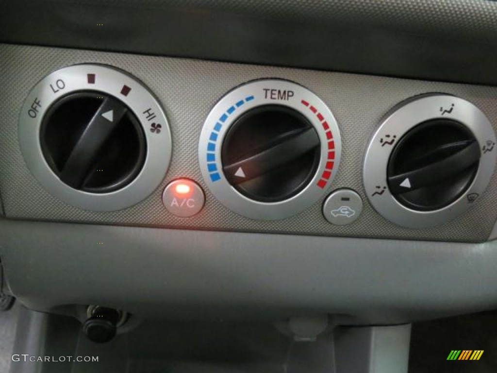 2005 Toyota Tacoma X-Runner Controls Photo #70008916