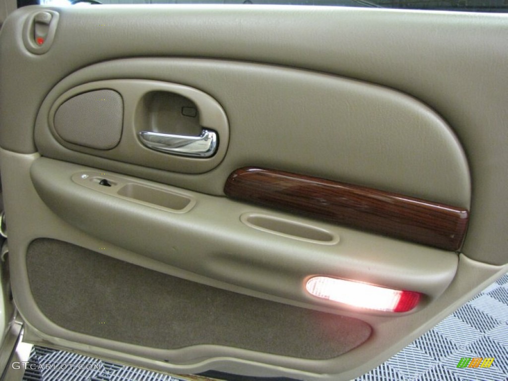 2001 Chrysler LHS Sedan Sandstone Door Panel Photo #70011422