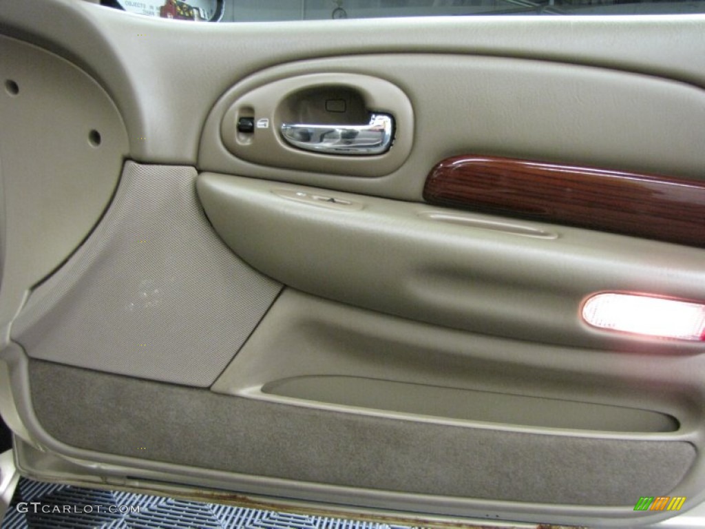 2001 Chrysler LHS Sedan Sandstone Door Panel Photo #70011434