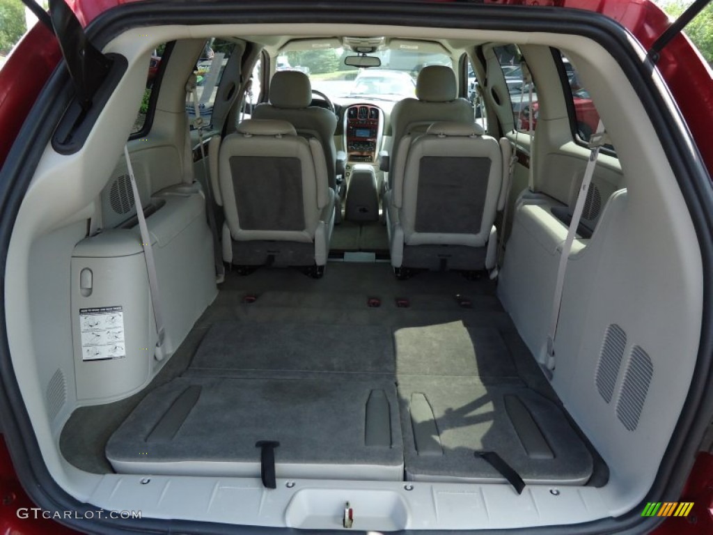 2006 Chrysler Town & Country Limited Trunk Photo #70012708