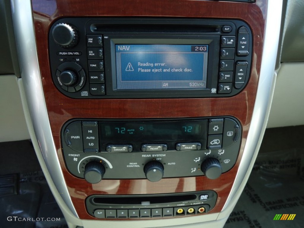 2006 Chrysler Town & Country Limited Controls Photos