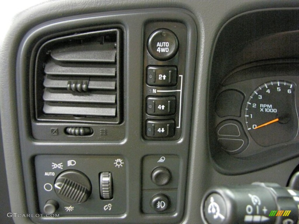 2004 Chevrolet Silverado 1500 Z71 Extended Cab 4x4 Controls Photo #70013856
