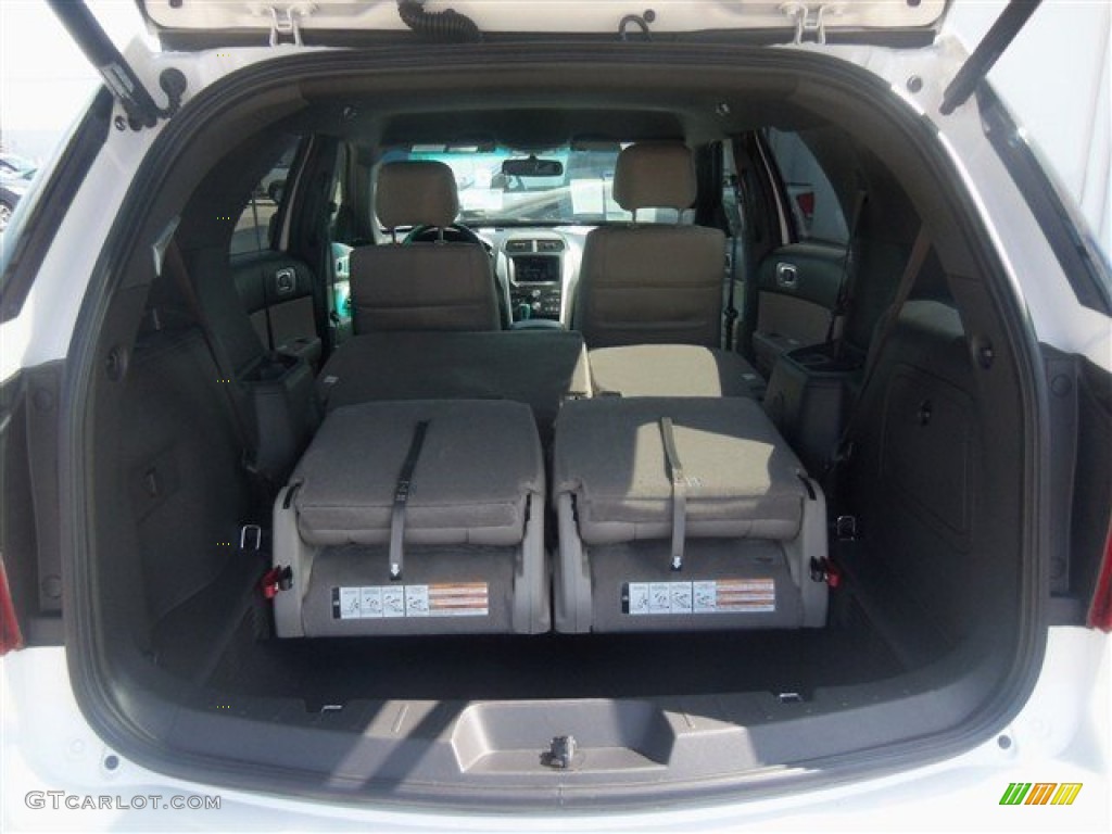 2013 Explorer FWD - Oxford White / Medium Light Stone photo #16