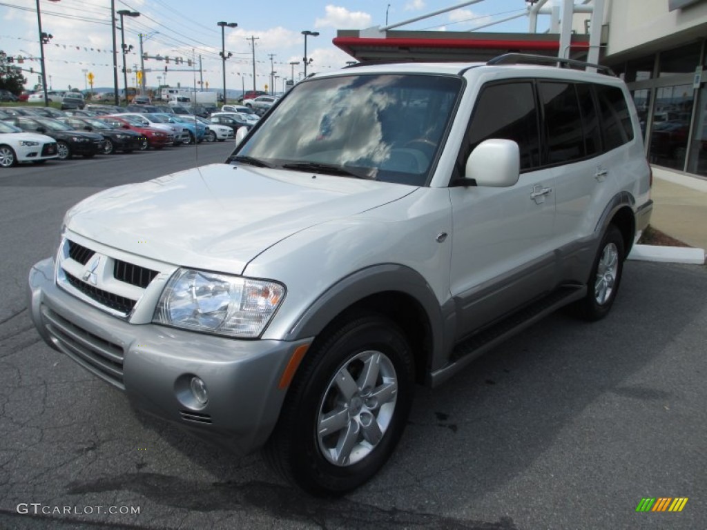 2006 Montero Limited 4x4 - Viking White / Charcoal photo #1