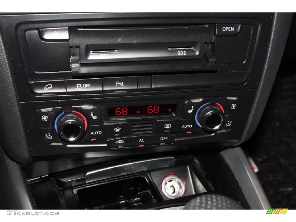 2011 Audi Q5 3.2 quattro Controls Photo #70021702
