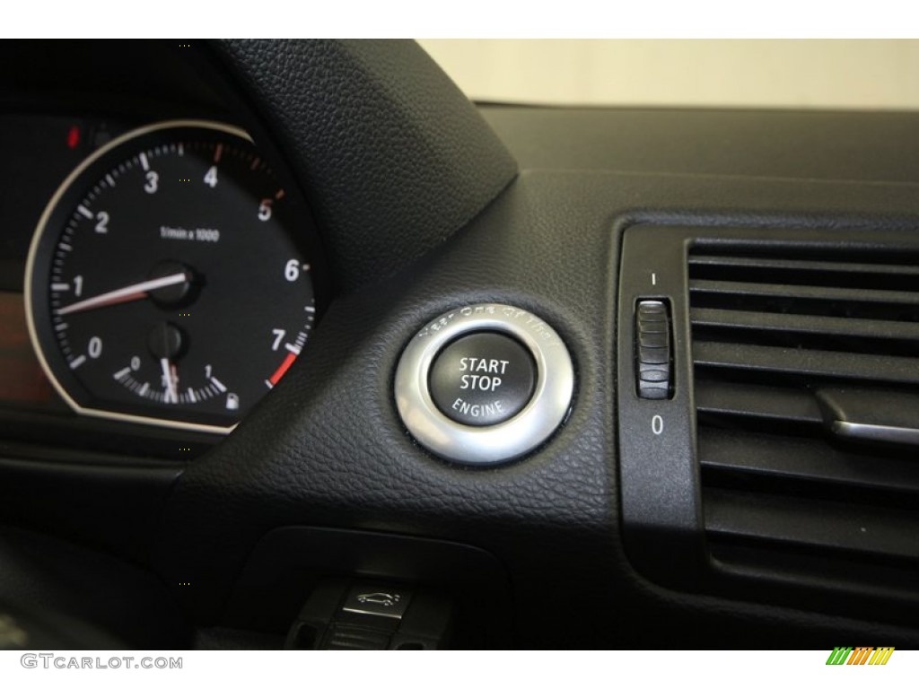 2009 BMW 1 Series 128i Coupe Controls Photo #70022181