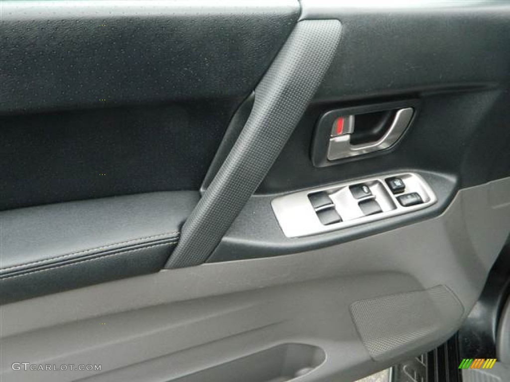 2003 Montero Limited 4x4 - Solano Black Pearl / Charcoal photo #16