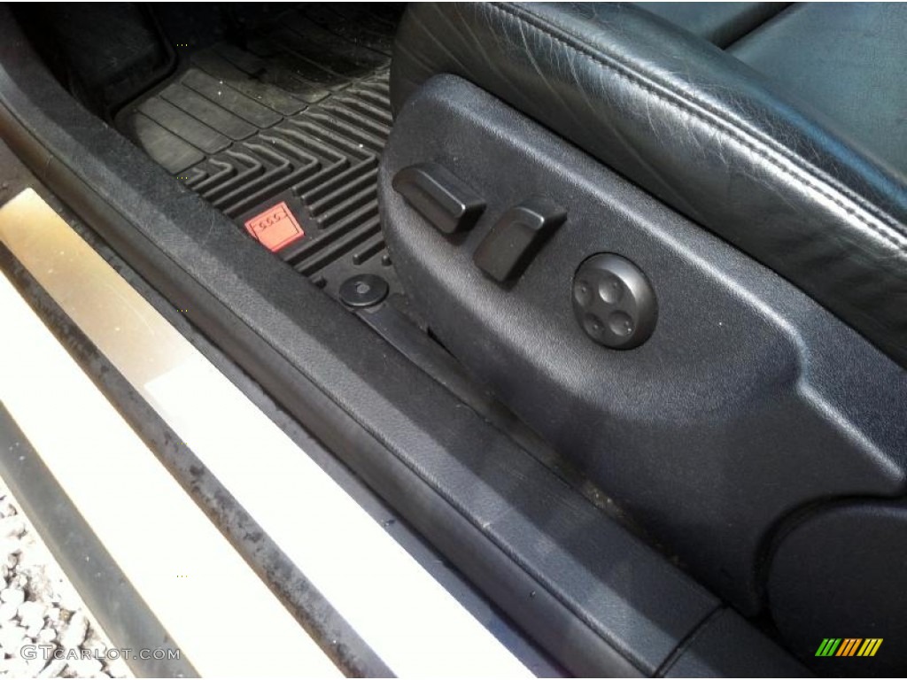2004 Audi S4 4.2 quattro Sedan Controls Photo #70029460