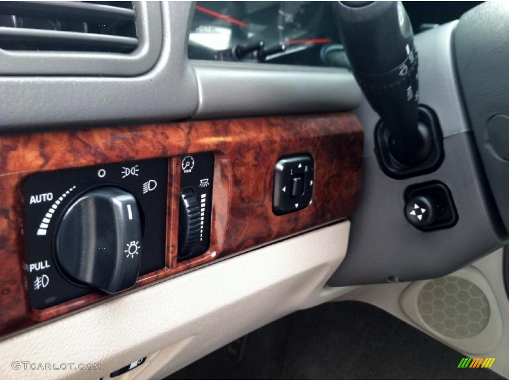 2002 Lincoln LS V8 Controls Photo #70029895