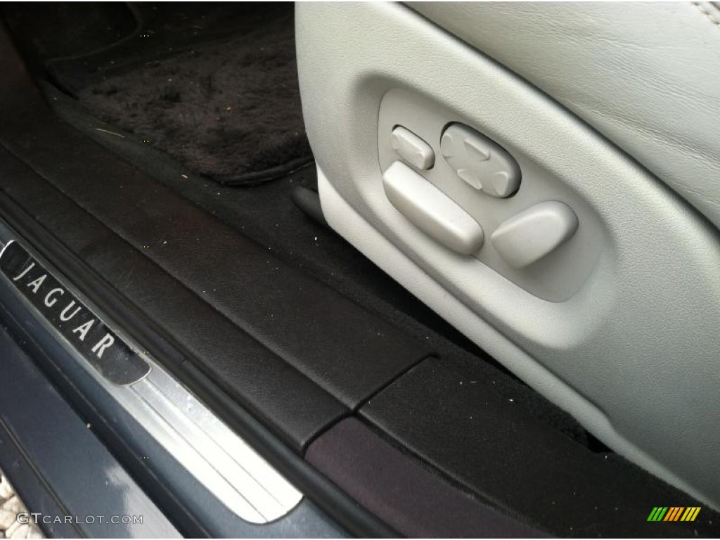 2004 Jaguar XJ Vanden Plas Controls Photo #70030239