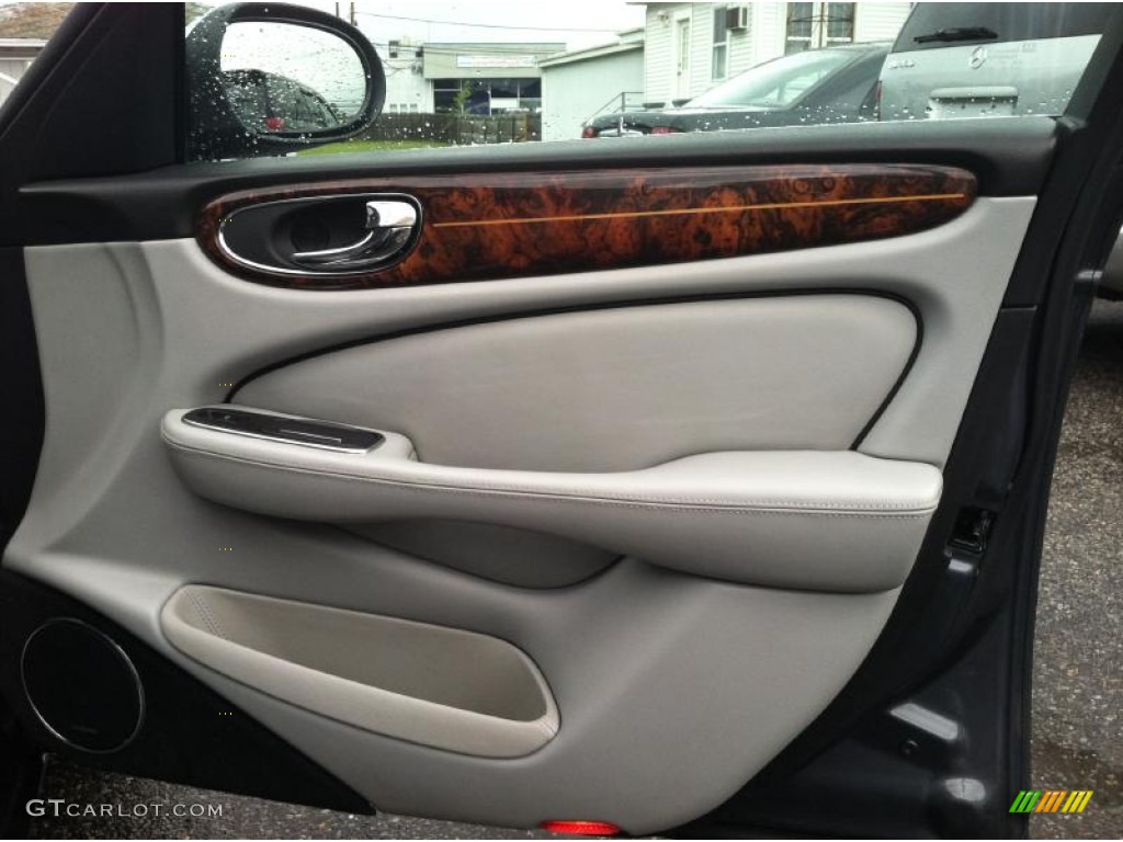 2004 Jaguar XJ Vanden Plas Ivory Door Panel Photo #70030326