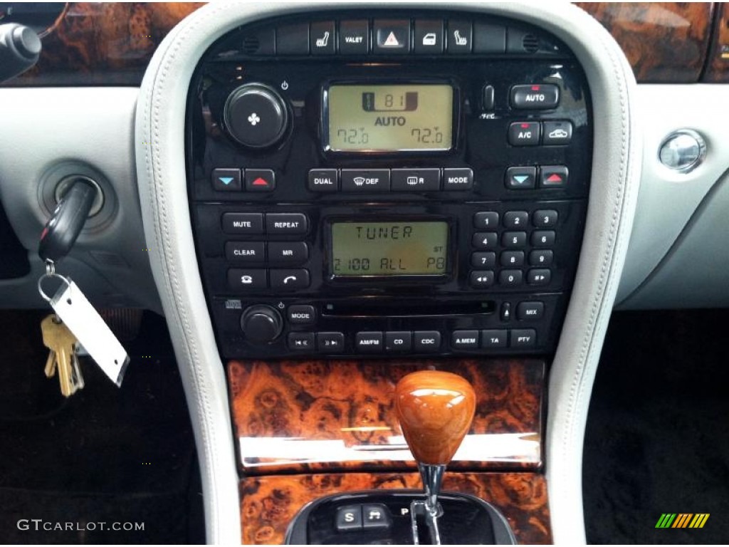 2004 Jaguar XJ Vanden Plas Controls Photo #70030437