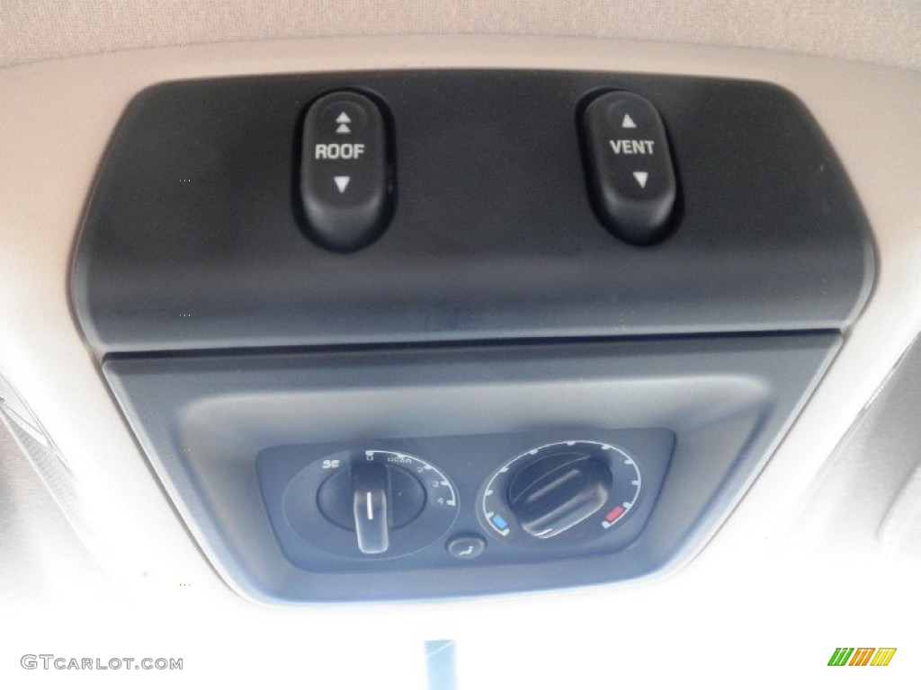 2004 Ford Expedition Eddie Bauer 4x4 Controls Photo #70035908