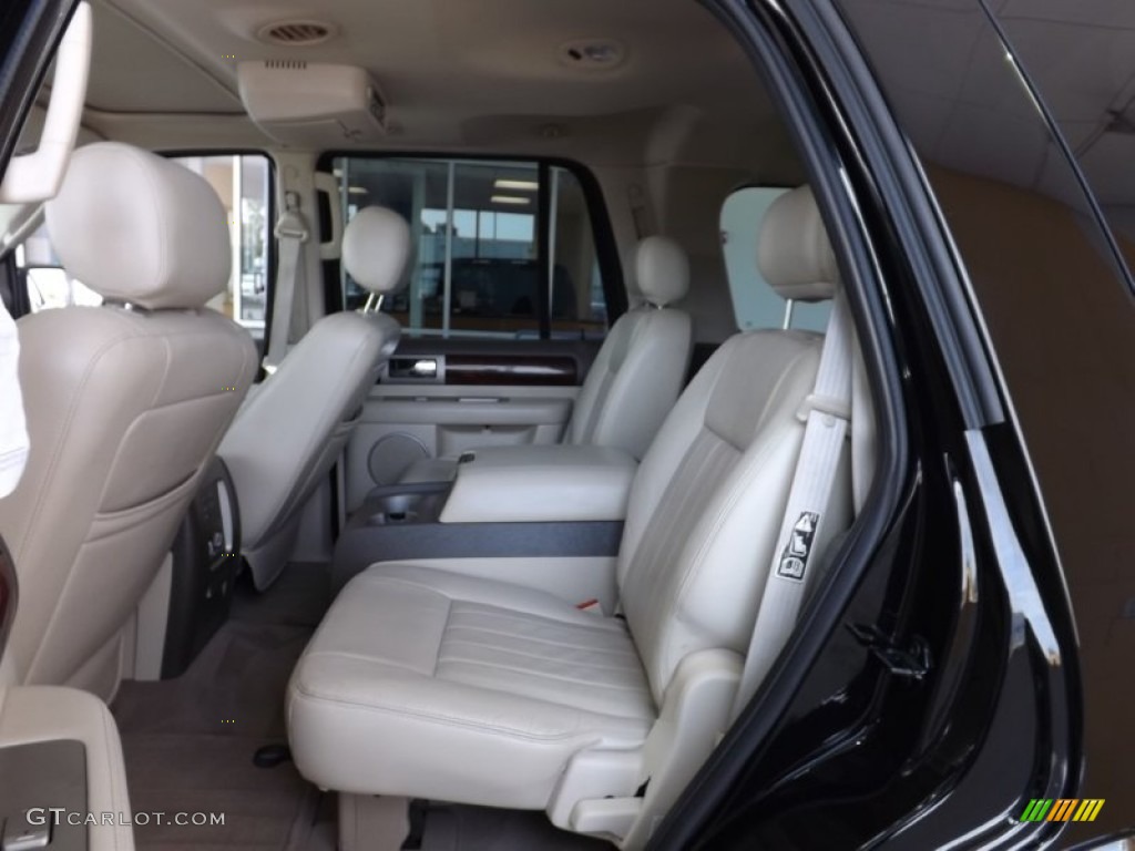 2004 Lincoln Navigator Luxury 4x4 Rear Seat Photo #70043501