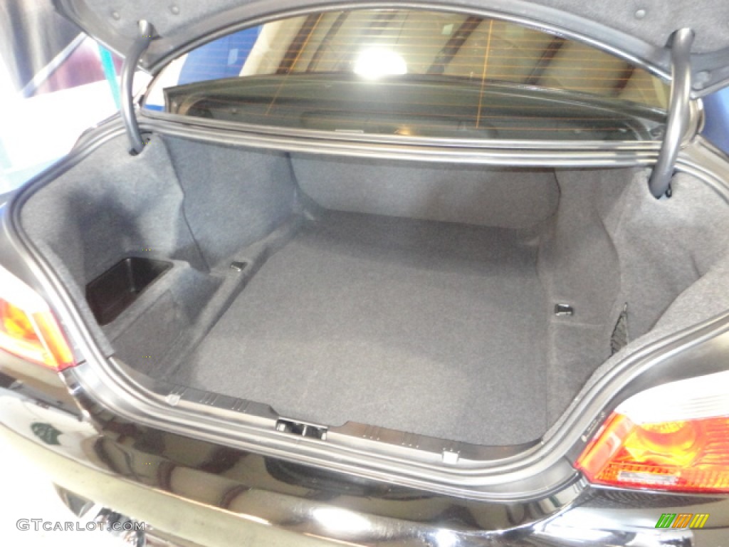 2004 BMW 5 Series 545i Sedan Trunk Photo #70050036