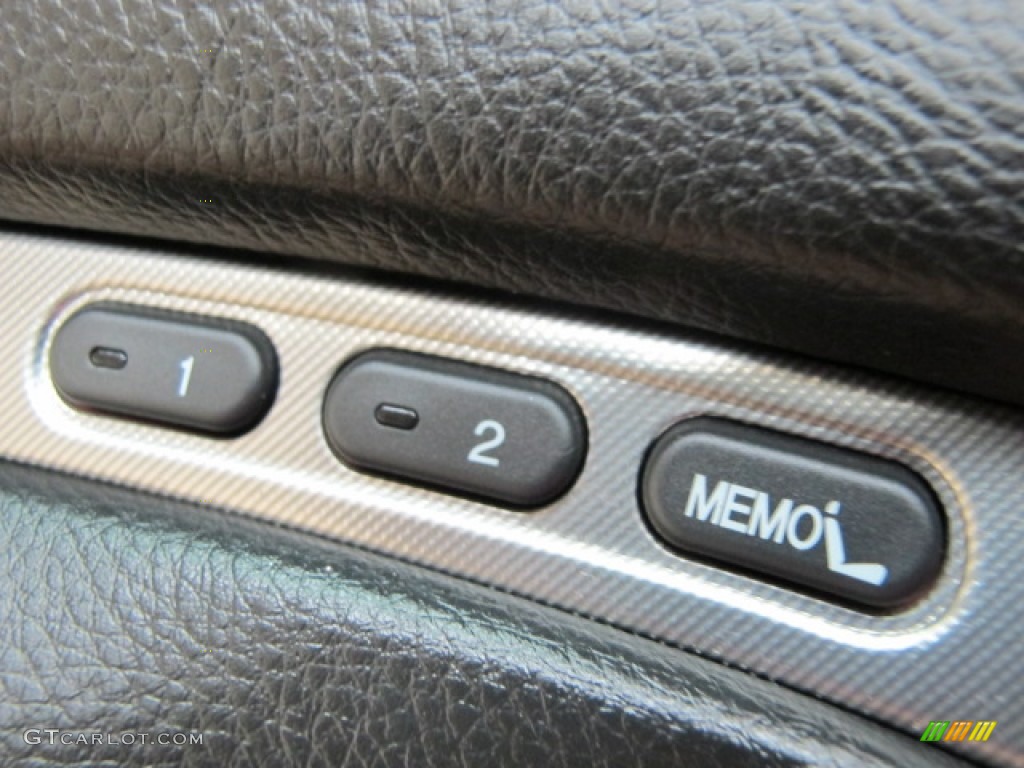 2005 Acura TL 3.2 Controls Photo #70054191
