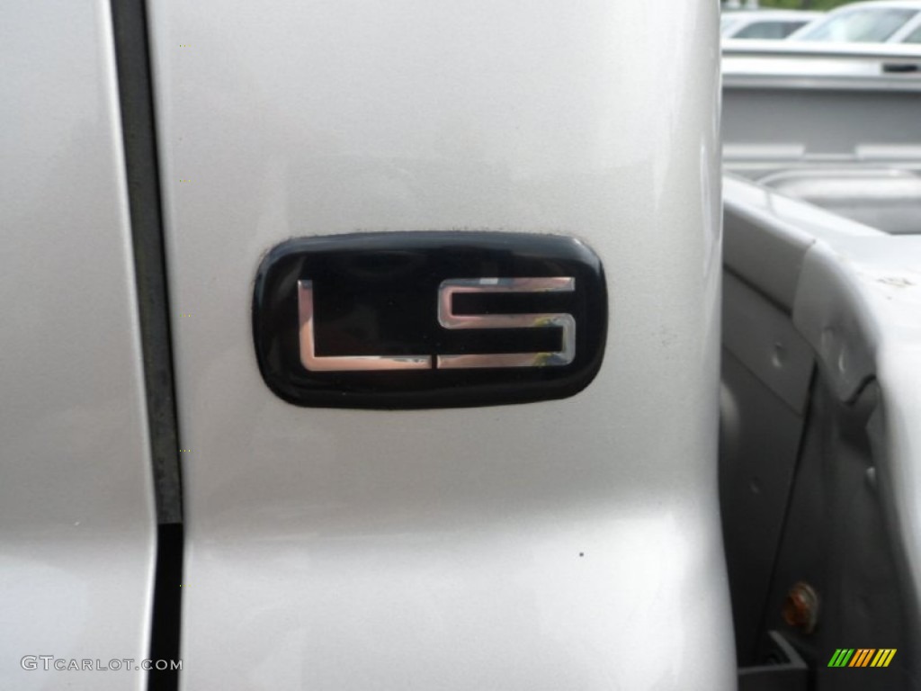 2005 Chevrolet Silverado 1500 LS Extended Cab 4x4 Marks and Logos Photos