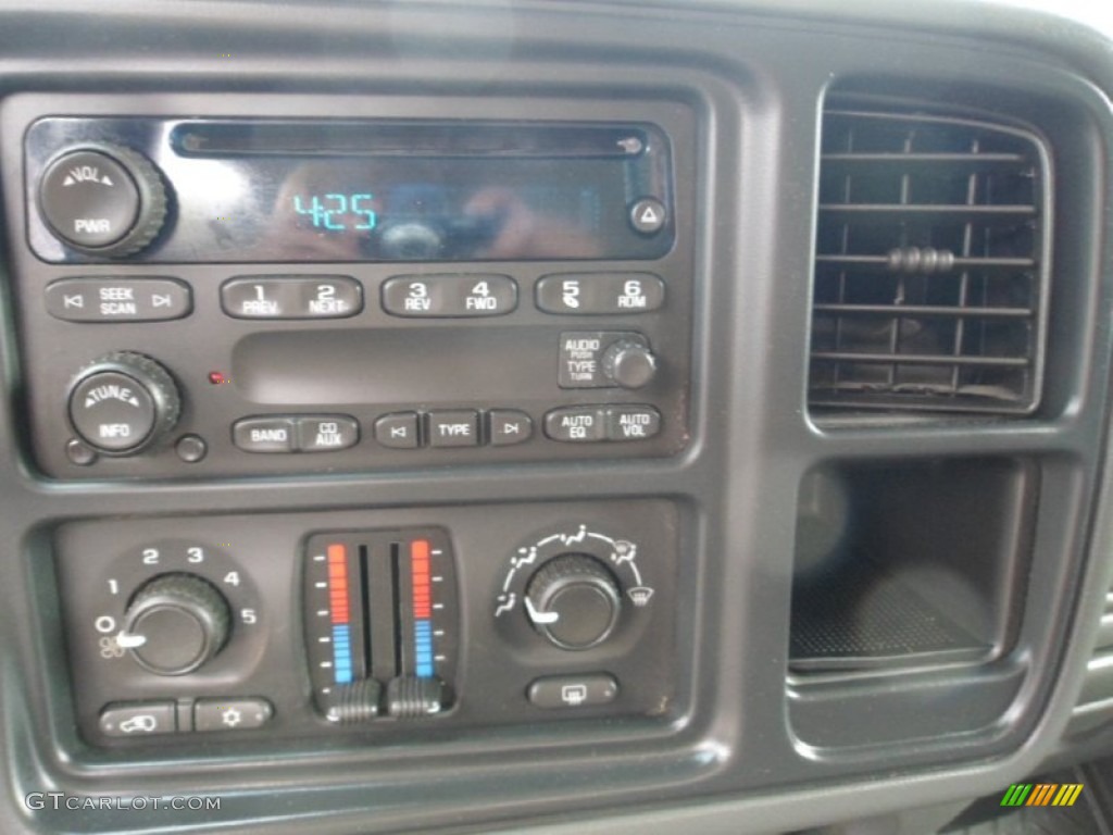 2005 Chevrolet Silverado 1500 LS Extended Cab 4x4 Controls Photo #70069400