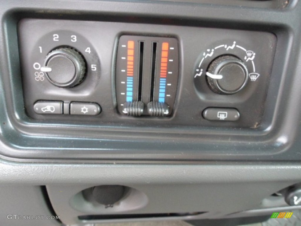 2005 Chevrolet Silverado 1500 LS Extended Cab 4x4 Controls Photo #70069424
