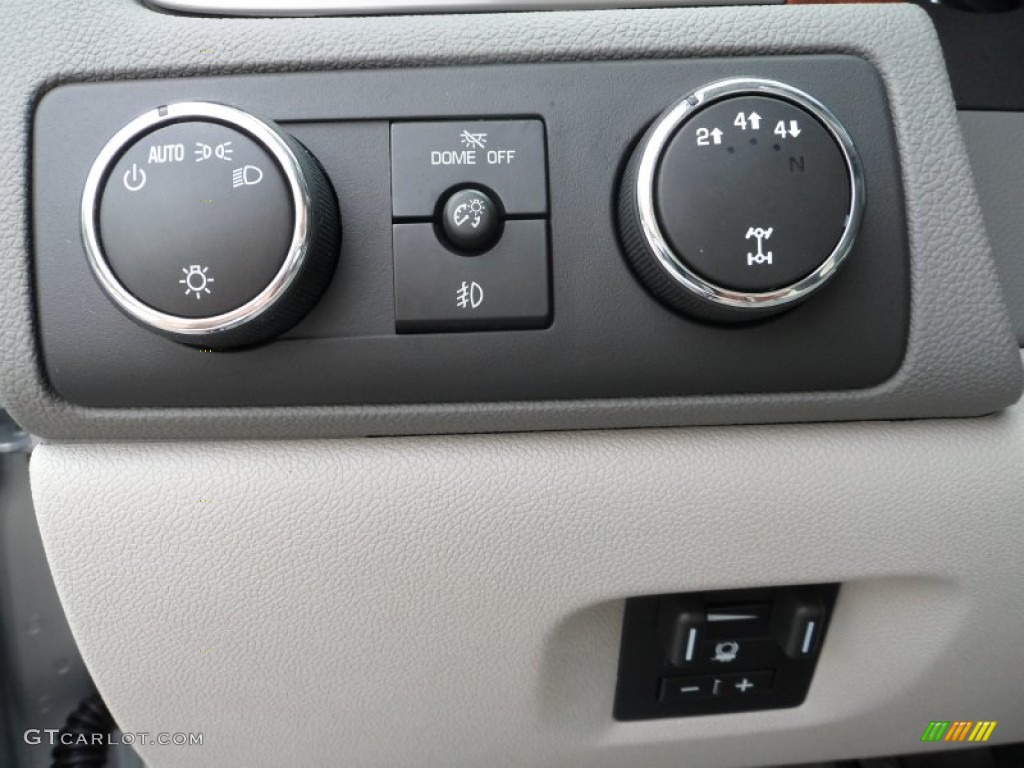 2013 GMC Sierra 2500HD SLT Crew Cab 4x4 Controls Photo #70070186