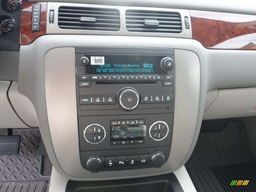 2013 GMC Sierra 2500HD SLT Crew Cab 4x4 Controls Photo #70070247