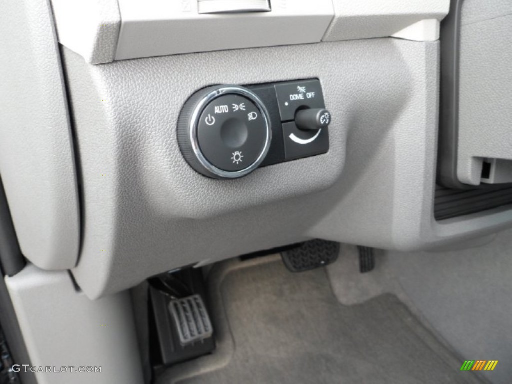 2012 Chevrolet Traverse LT AWD Controls Photo #70071610