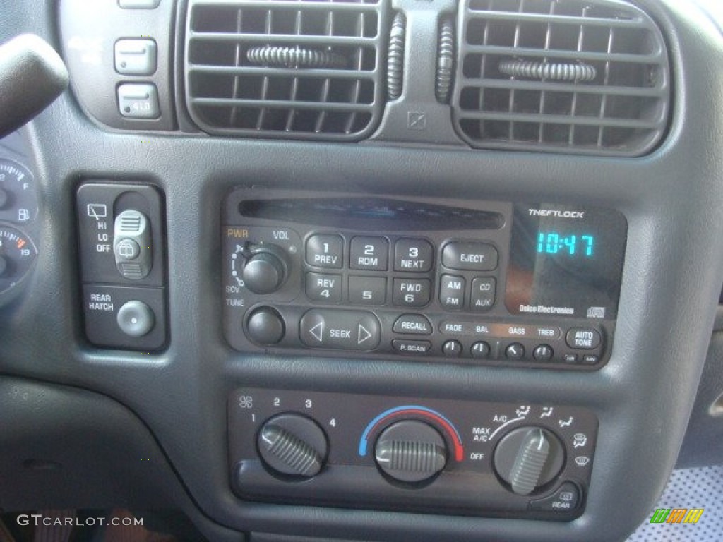 2001 Blazer LS 4x4 - Space Blue Metallic / Graphite photo #11