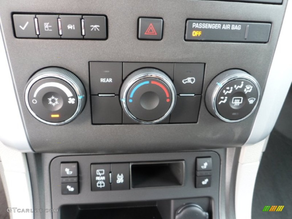 2012 Chevrolet Traverse LT AWD Controls Photo #70071670
