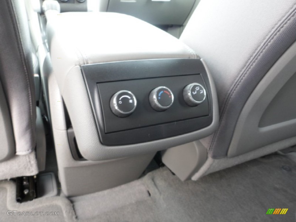 2012 Chevrolet Traverse LT AWD Controls Photo #70071748