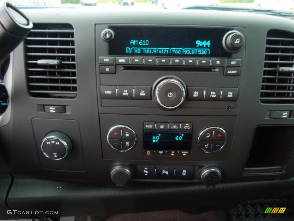 2013 Chevrolet Silverado 2500HD LT Extended Cab 4x4 Controls Photo #70072052