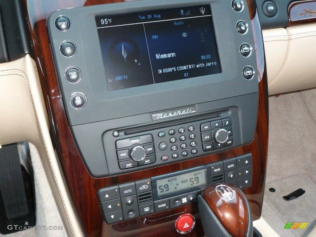 2013 Maserati Quattroporte S Controls Photo #70072590