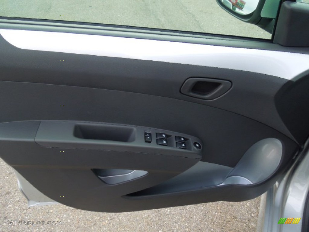 2013 Chevrolet Spark LT Light Titanium/Silver Door Panel Photo #70072699
