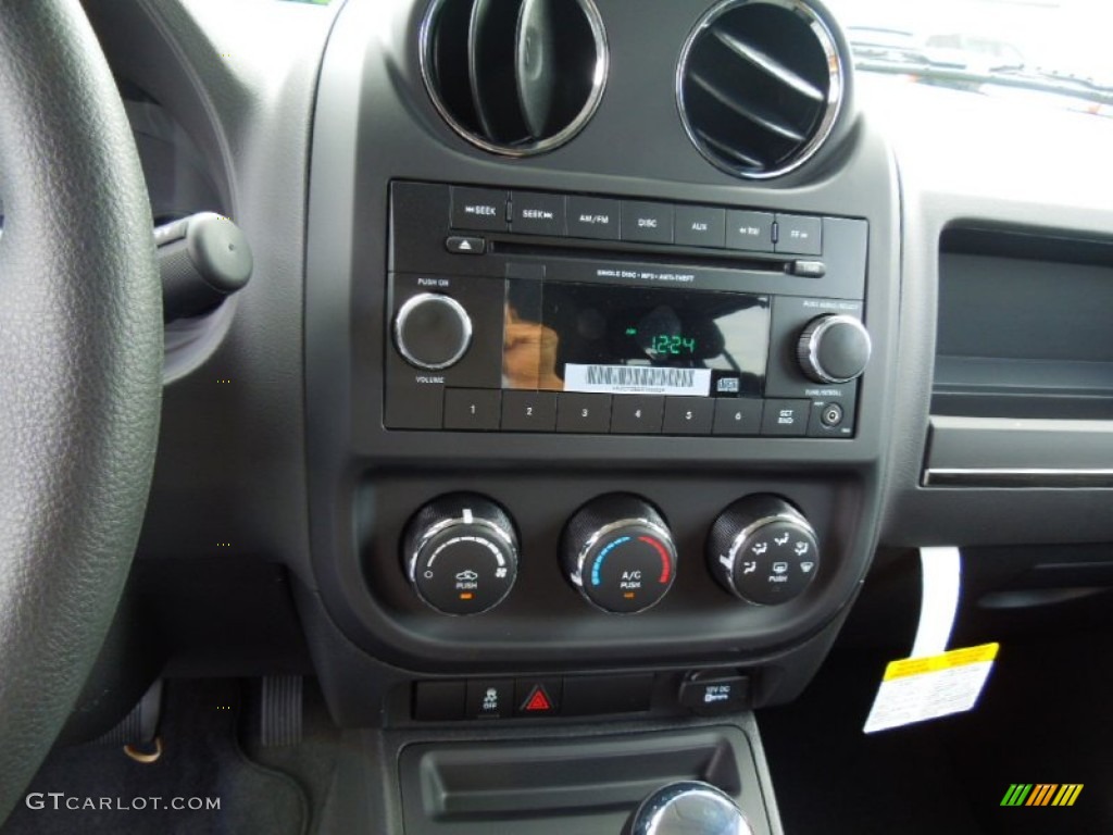2013 Jeep Patriot Sport Controls Photo #70075385