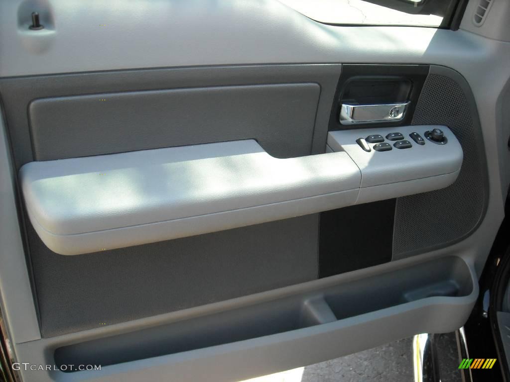 2006 F150 STX SuperCab - Black / Medium Flint photo #15