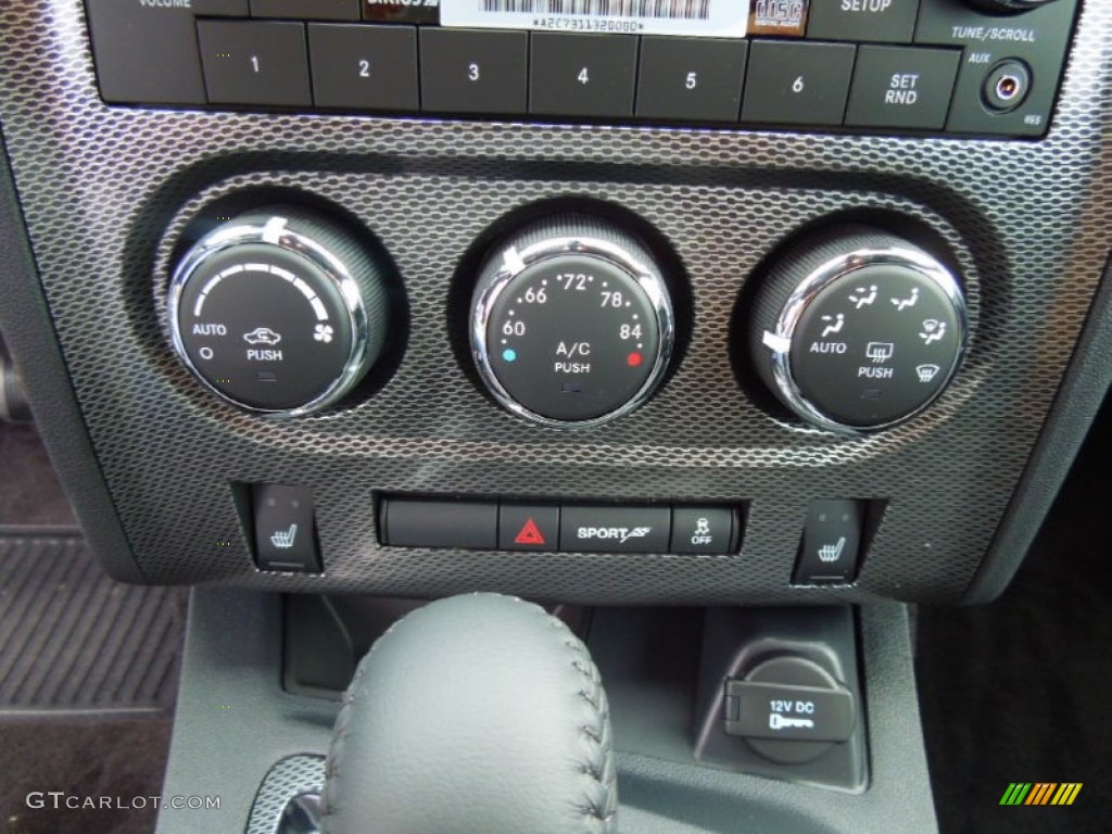 2013 Dodge Challenger R/T Controls Photo #70075691
