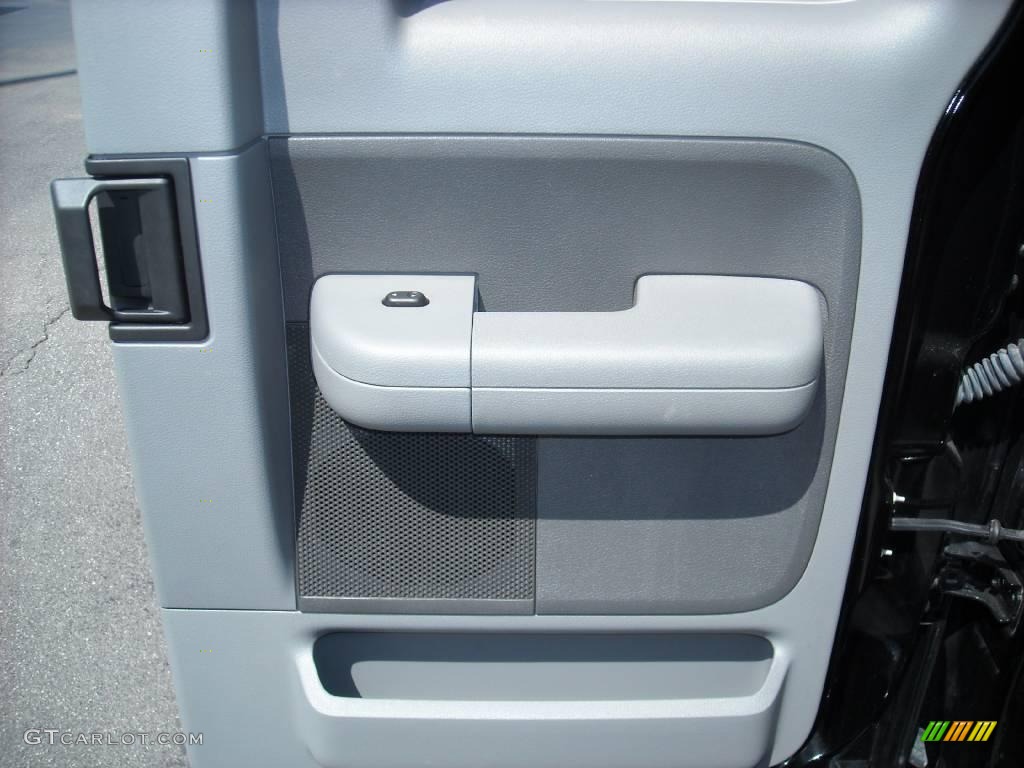 2006 F150 STX SuperCab - Black / Medium Flint photo #20