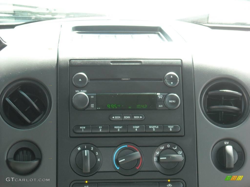 2006 F150 STX SuperCab - Black / Medium Flint photo #26