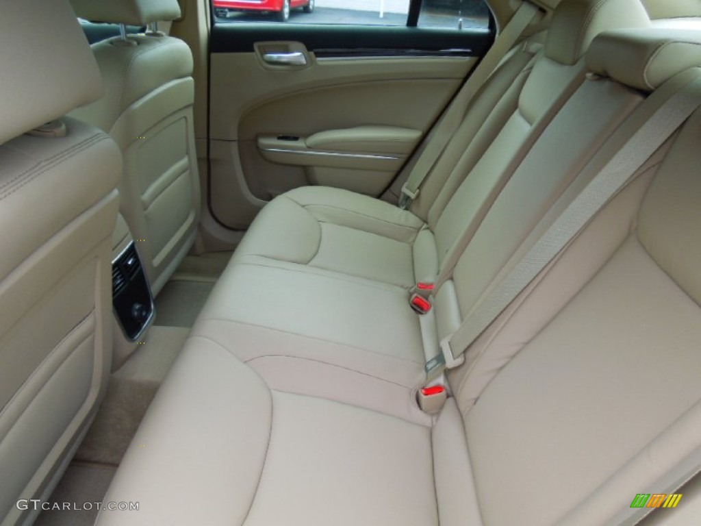 2013 Chrysler 300 Standard 300 Model Rear Seat Photo #70077209