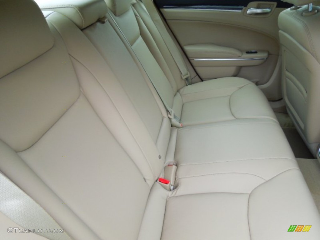 2013 Chrysler 300 Standard 300 Model Rear Seat Photo #70077233