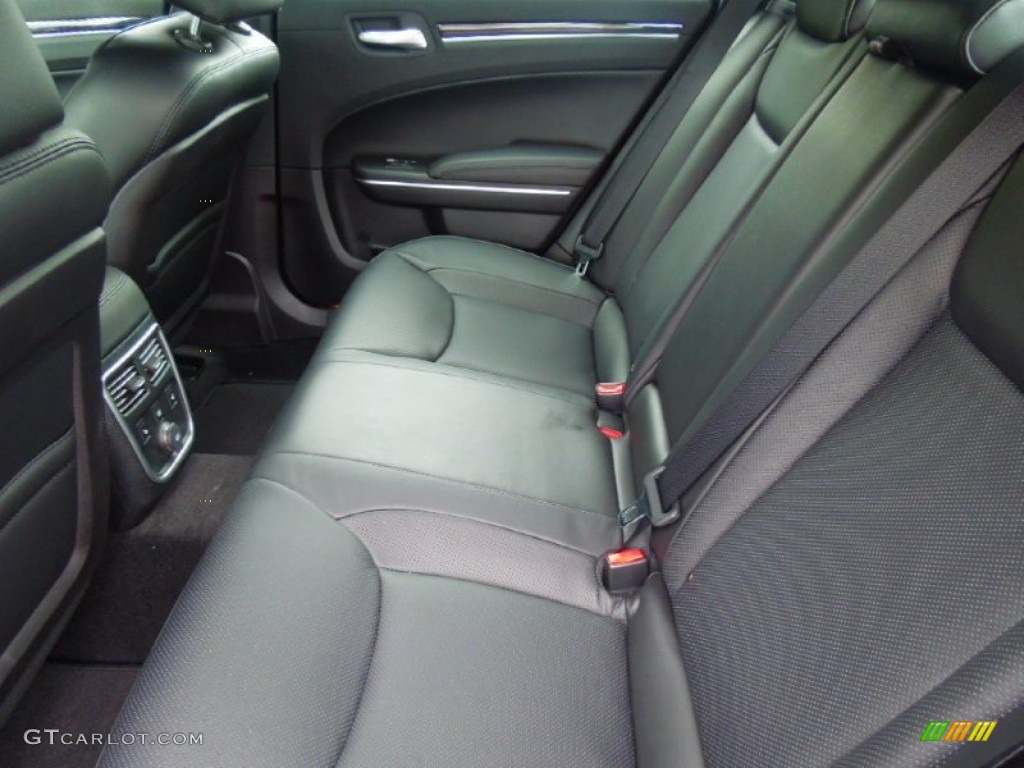2013 Chrysler 300 C Rear Seat Photo #70077383
