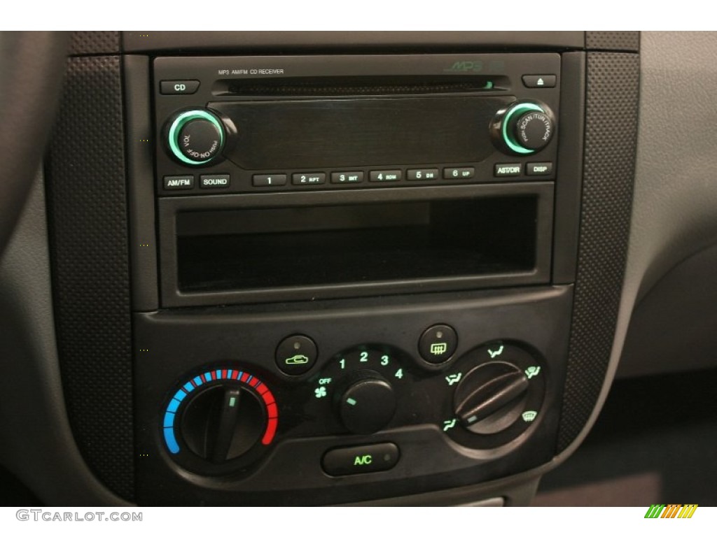 2005 Chevrolet Aveo LT Sedan Controls Photo #70079215