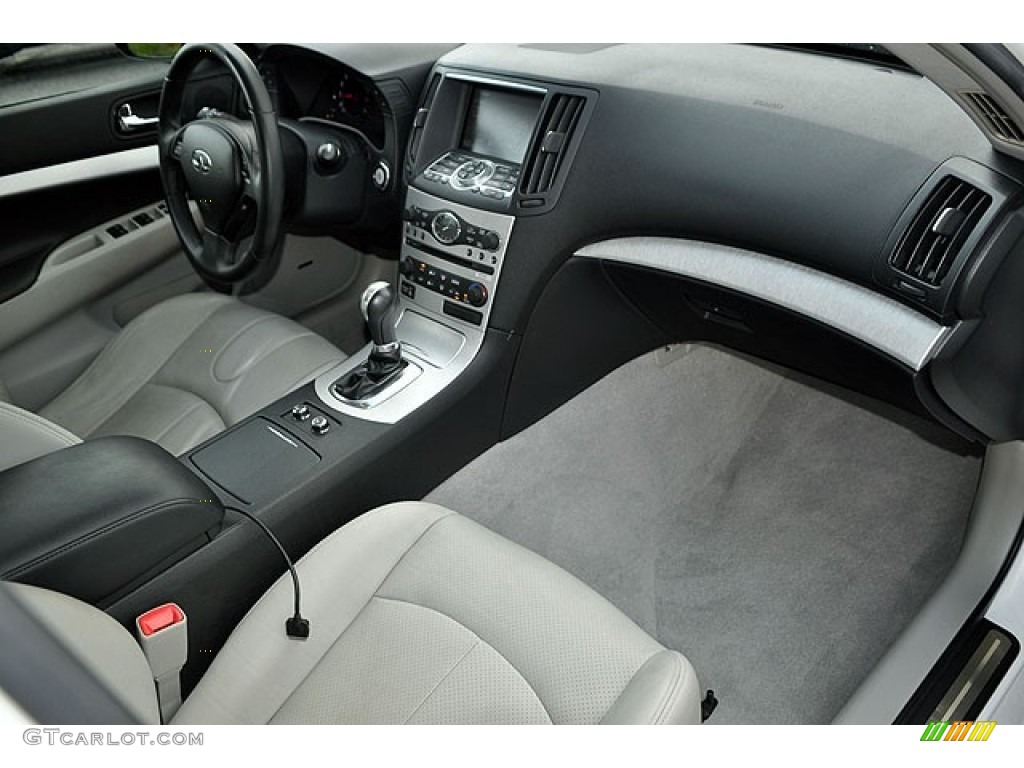 2009 Infiniti G 37 Journey Sedan Stone Dashboard Photo #70081958