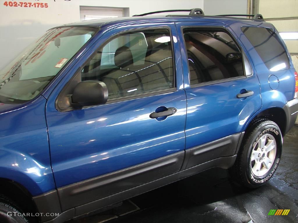 2007 Escape XLT 4WD - Vista Blue Metallic / Medium/Dark Flint photo #24