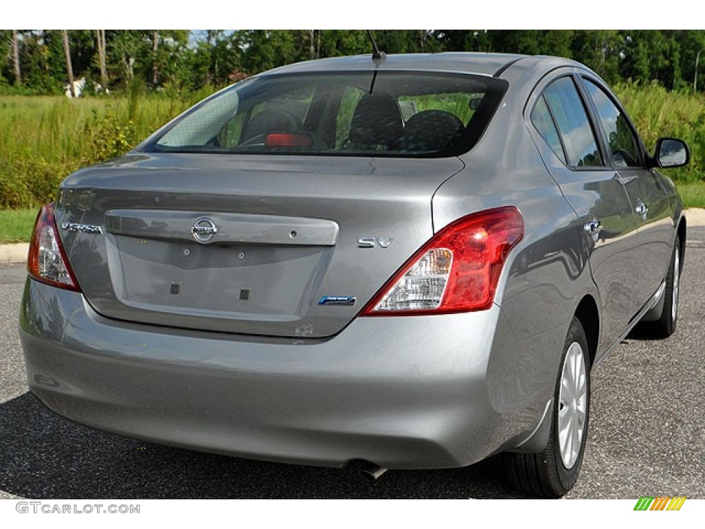 2012 Versa 1.6 SV Sedan - Magnetic Gray Metallic / Charcoal photo #5